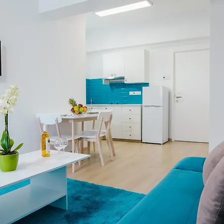 Stephanie Apartment *